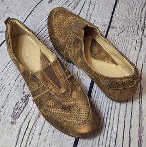Sesto Meucci Metallic Distressed Gold Leather Slip- On Shoes sz 7.5